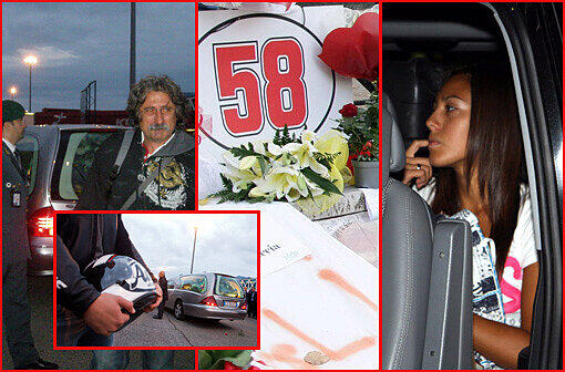 Hunderte Fans sind am Mittwoch in den Wohnort des tödlich verunglückten Motorrad-Piloten Marco 
Simoncelli gepilgert und haben in der Aufbahrungshalle Abschied genommen...