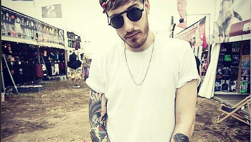 Rapper Casper ist gerade auf Festival-Tour - hier posiert er auf dem Nova-Rock Rapper Casper ist gerade auf Festival-Tour - hier posiert er auf dem Nova-Rock