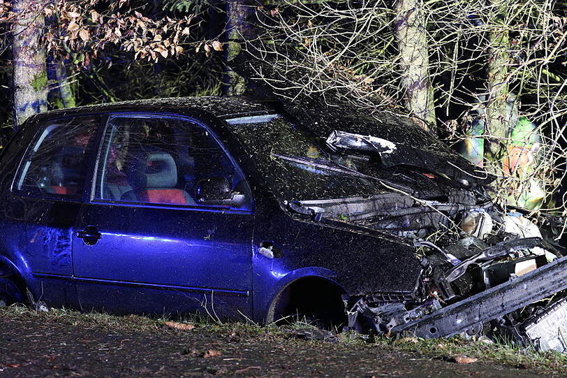 Unfassbares Glück hatte eine 19-Jährige, die diesen Unfall unverletzt überlebte.