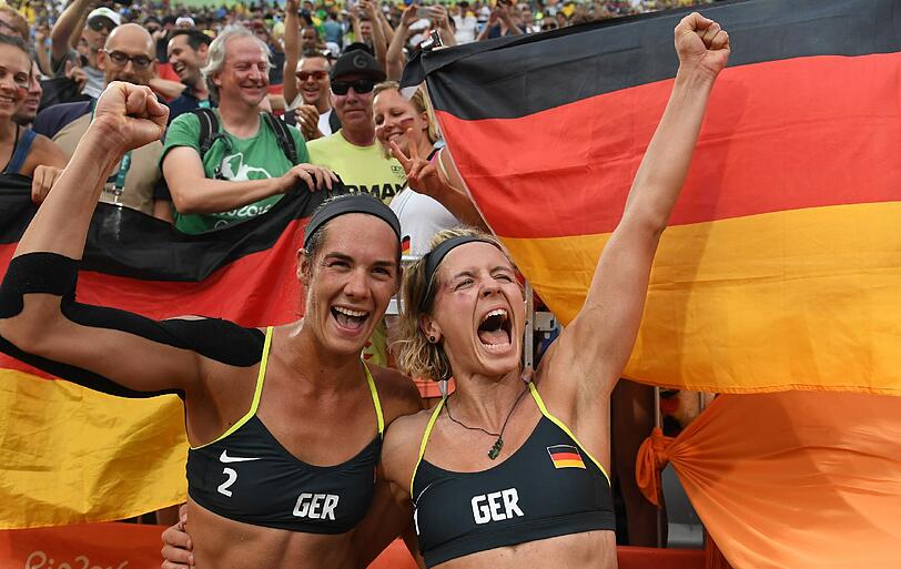 Die Leistungen der Beachvolleyballerinnen beigeisterte die deutschen Zuschauer. Kira Walkenhorst und Laura Ludwig holten sich an der Copacabana die Goldmedaille. Die beiden wurden die "Mannschaft des Jahres".