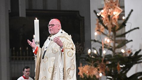 Kardinal Reinhard Marx hält eine Christmette im Dom.