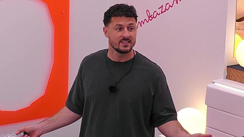 Jannik Kontalis l&auml;sst bei "Love Island VIP" nichts anbrennen.