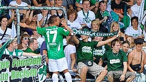 Publikumsliebling, Vize-Kapitän und nun auch noch Matchwinner: Mit Stephan Schröck feiern die Fürther Fans am liebsten.
