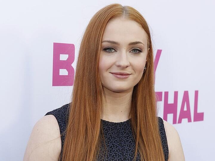 "GoT"-Star Sophie Turner (19) lässt sich ihre blonden Haare regelmäßig für die Rolle der Sansa Stark tönen - oftmals ganz schön verwirrend für Freunde und Familie.
