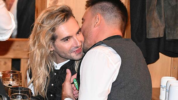 Bill Kaulitz und Marc Eggers turtelten ganz öffentlich auf der Wiesn 2024. Bill Kaulitz und Marc Eggers turtelten ganz öffentlich auf der Wiesn 2024.