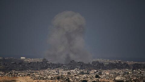 Rauch steigt auf nach einem israelischen Militärschlag im nördlichen Gazastreifen.