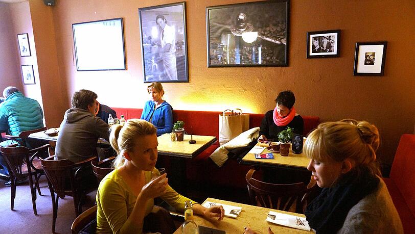 Großer Brauner, Verlängerter, Kaffee verkehrt: Im "Café und Kaffee" der Rösterei Wiener's wird österreichische Kaffeetradition serviert.