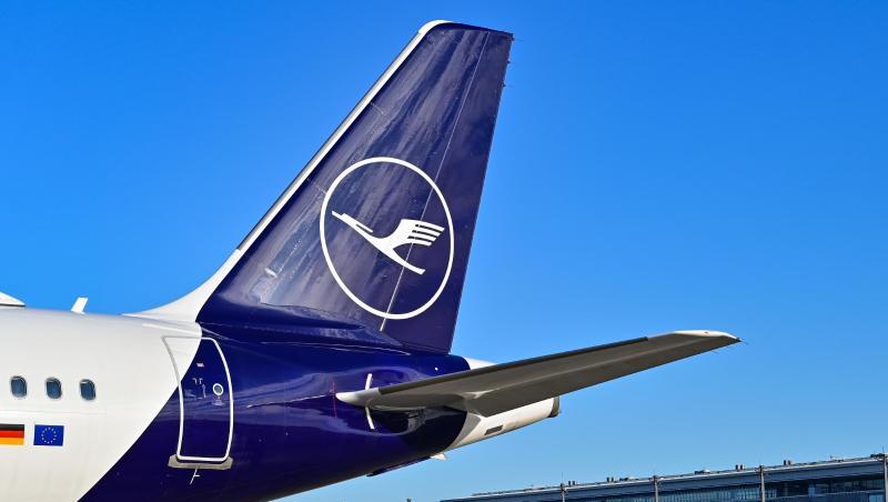 Die Lufthansa fliegt nun zwar zum neuen Berliner Flughafen - aber die wirtschaftliche Lage ist weiter ernst.