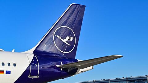 Die Lufthansa fliegt nun zwar zum neuen Berliner Flughafen - aber die wirtschaftliche Lage ist weiter ernst.