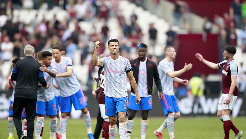 Lebensversicherung von Manchester United: Cristiano Ronaldo (M.), der in drei Spielen vier Tore erzielt hat. Lebensversicherung von Manchester United: Cristiano Ronaldo (M.), der in drei Spielen vier Tore erzielt hat.