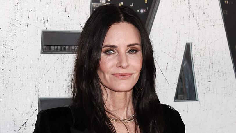 Schauspielerin Courteney Cox kehrt für "Scream 7" zurück. Schauspielerin Courteney Cox kehrt für "Scream 7" zurück.