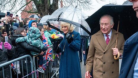 K&ouml;nig Charles III. und K&ouml;nigin Camilla in Dedham.
