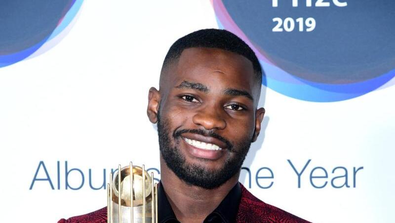 Der britische Rapper Dave ist mit dem Mercury-Preis für das beste britische Musikalbum ausgezeichnet worden. Der britische Rapper Dave ist mit dem Mercury-Preis für das beste britische Musikalbum ausgezeichnet worden.