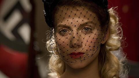 Wartet geduldig auf ihre Rache: Shosannas (M&eacute;lanie Laurent) Familie wurde von Oberst Landa ermordet.