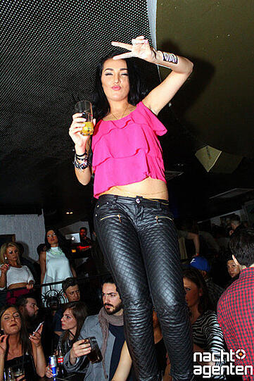 Die besten Partybilder vom Samstag. Hier aus dem Crown's Club.
