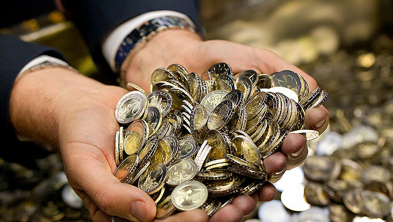 Griechenland bekommt ein Rettungspaket in Höhe von 86 Milliarden Euro. Griechenland bekommt ein Rettungspaket in Höhe von 86 Milliarden Euro.
