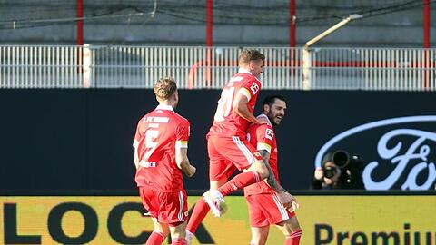 Unions Christopher Trimmel (r) traf in der Bundesliga zum ersten Mal.