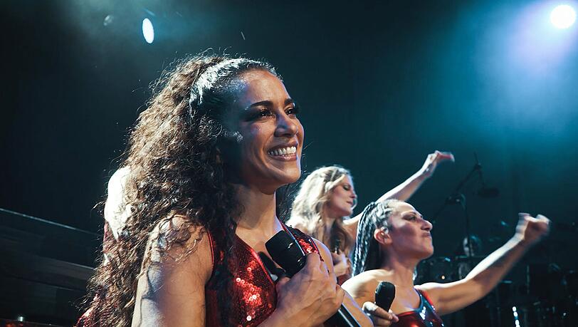 Nadja Benaissa (links) hat in der Doku "No Angels - Das sind wird" über ihre Tochter sowie über ihre eigene schwere Kindheit gesprochen. Nadja Benaissa (links) hat in der Doku "No Angels - Das sind wird" über ihre Tochter sowie über ihre eigene schwere Kindheit gesprochen.