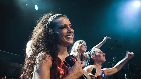 Nadja Benaissa (links) hat in der Doku "No Angels - Das sind wird" &uuml;ber ihre Tochter sowie &uuml;ber ihre eigene schwere Kindheit gesprochen.