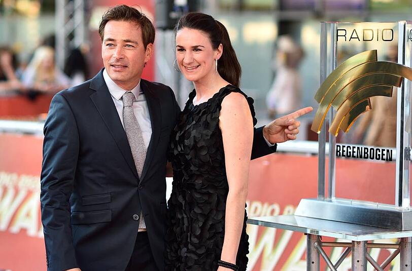Schauspieler Jan Sosniok und Freundin Nadine Möllers