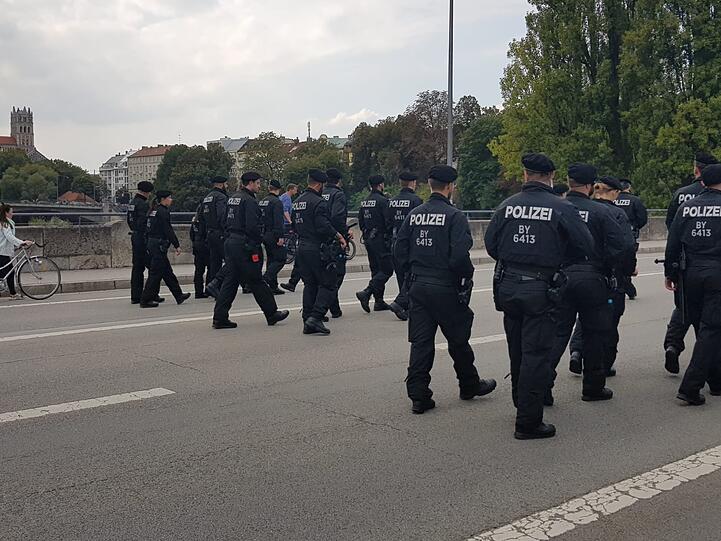 Motto: ausspekuliert! Am Samstag kamen um die 10.000 Menschen zur großen Demo gegen Spekulanten, Mietwahnsinn und für mehr Mieterschutz nach München.