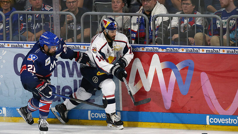 Krämmer im Zweikampf gegen EHC-Spieler Justin Shugg. Krämmer im Zweikampf gegen EHC-Spieler Justin Shugg.