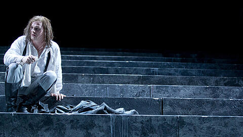 Shenja Lacher ist Prinz Friedrich Arthur von Homburg am Residenztheater.