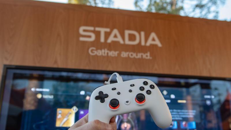 Ein Controller für Googles Spieledienst Stadia ist am Rande der Entwicklerkonferenz Google I/O zu sehen. Google will Stadia als Spiele-Plattform im November an den Start bringen. Ein Controller für Googles Spieledienst Stadia ist am Rande der Entwicklerkonferenz Google I/O zu sehen. Google will Stadia als Spiele-Plattform im November an den Start bringen.