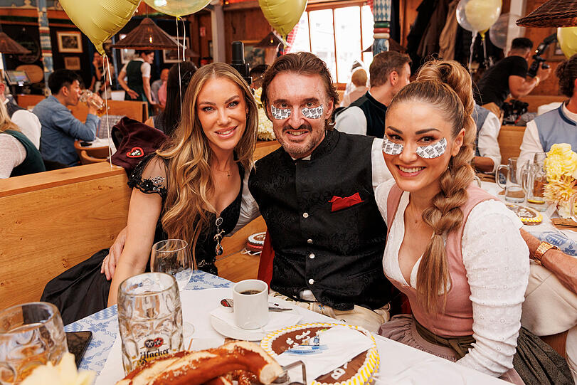 Stephanie Davis und Alfred Enzensberger mit Luise Berger