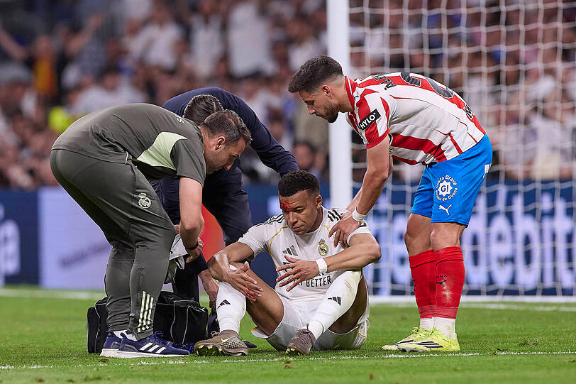 Blutende Wunde: Real-Star Kylian Mbapp&eacute; (M.).