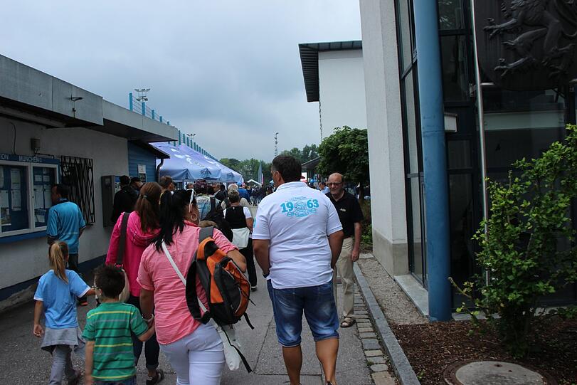 Weitere Bilder vom Löwen-Fanfest am Trainingsgelände an der Grünwalder Straße.
