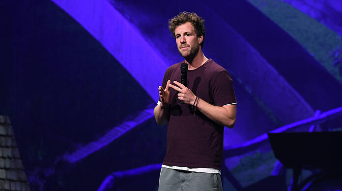 Prominente Kollegen wenden sich von Luke Mockridge ab.