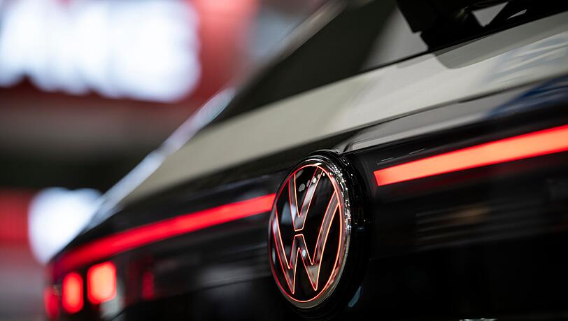 Eine neue Einheit soll die Entwicklung von Fahrassistenzsystemen im VW-Konzern beschleunigen. (Archivbild)