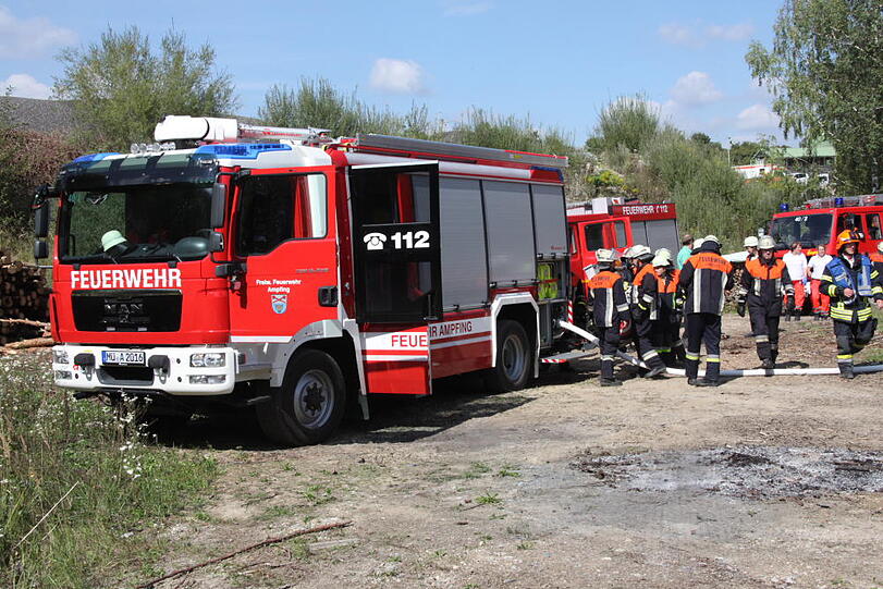 Der Motorblock eines Traktors hatte gebrannt. Die Feuerwehr hatte den Brand schnell im Griff.