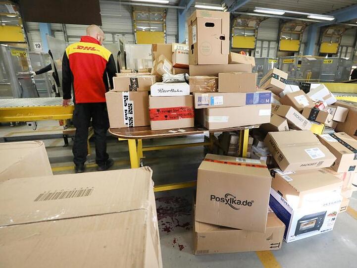 Der starke Versand- und Onlinehandel hat den Umsatz des deutschen Einzelhandels in der ersten Jahreshälfte zu einem Zuwachs verholfen.