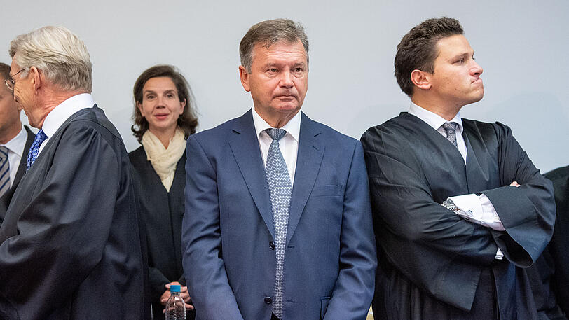 Der Angeklagte Jakob Kreidl (m) am Mittwoch im Landgericht München II.