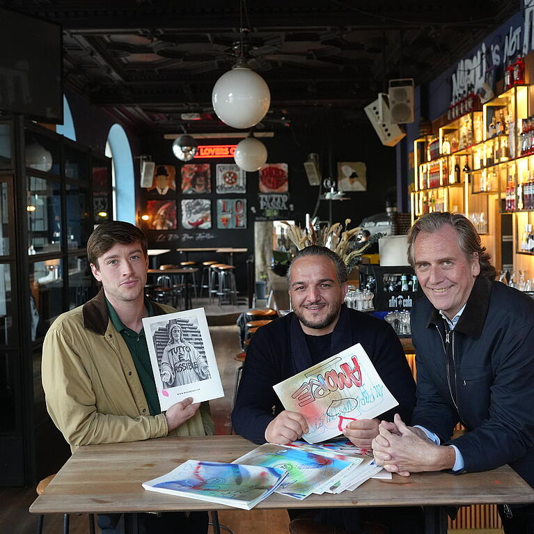 Jede Speisekarte im Papi ist ein Unikat. Marcus Gill, Kerim Kilic und Marc Uebelherr bringen neapolitanische Streetart und Pizza an die Isar.