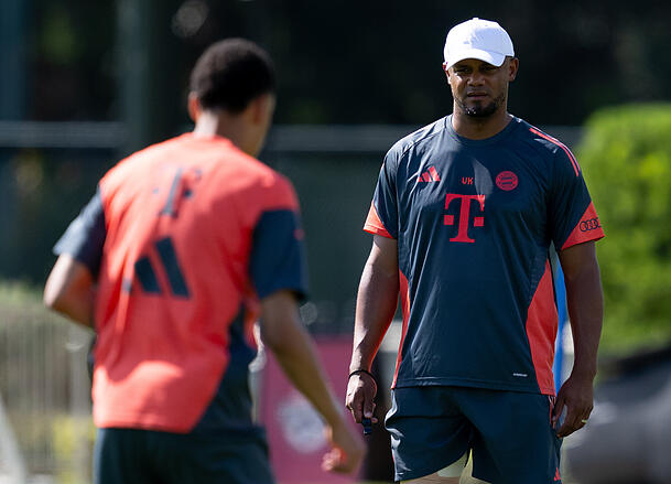Würde laut Markus Babbel zu wenige Jugendspieler einsetzen: FCB-Coach Vincent Kompany. Würde laut Markus Babbel zu wenige Jugendspieler einsetzen: FCB-Coach Vincent Kompany.