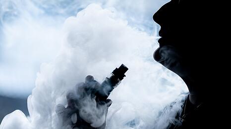 Die Fl&uuml;ssigkeiten k&ouml;nnen laut Polizei in E-Zigaretten konsumiert werden - und sind bei Jugendlichen beliebt. (Symbolbild)