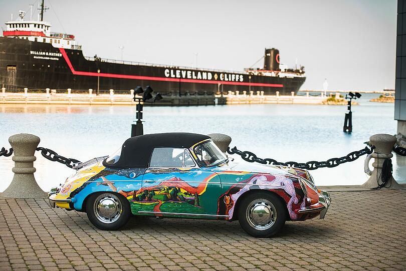 Janis Joplin hatte den Porsche 1968 gekauft - für 3500 Dollar. Weil ihr dessen "Austernweiß" zu langweilig war, ließ sie den Wagen hippiemäßig bunt bemalen.