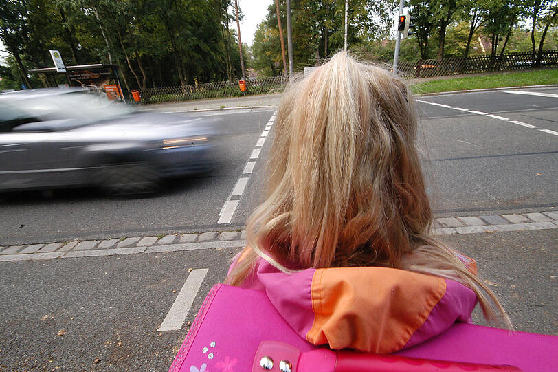 Die Zehnjährige war auf dem Weg von der Schule nach Hause, als der Mann versuchte, sie in sein Auto zu zerren. (Symbolbild)