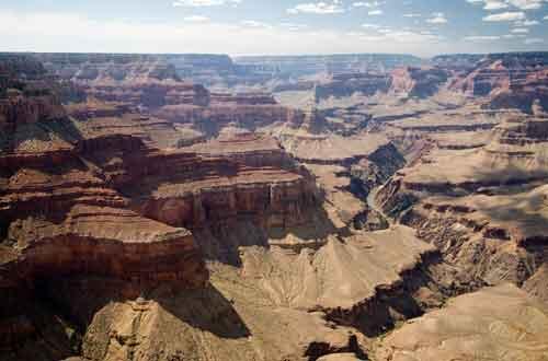 Bis zu 1700 Meter stürzen die Steilwände im Grand Canyon ab; Foto: Luca Galuzzi, Wikipedia