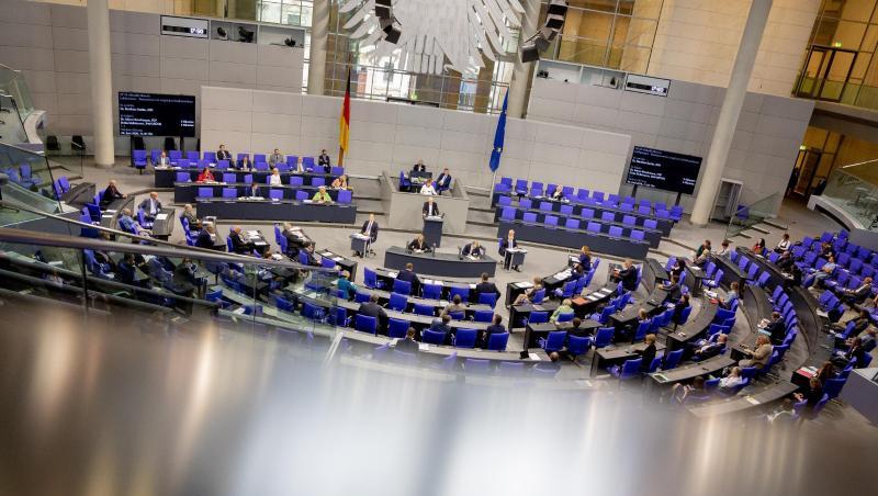 Mitglieder des Deutschen Bundestages am 19. Juni bei der 167. Sitzung. Mitglieder des Deutschen Bundestages am 19. Juni bei der 167. Sitzung.