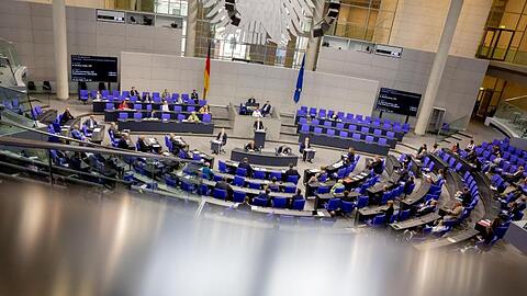 Mitglieder des Deutschen Bundestages am 19. Juni bei der 167. Sitzung.