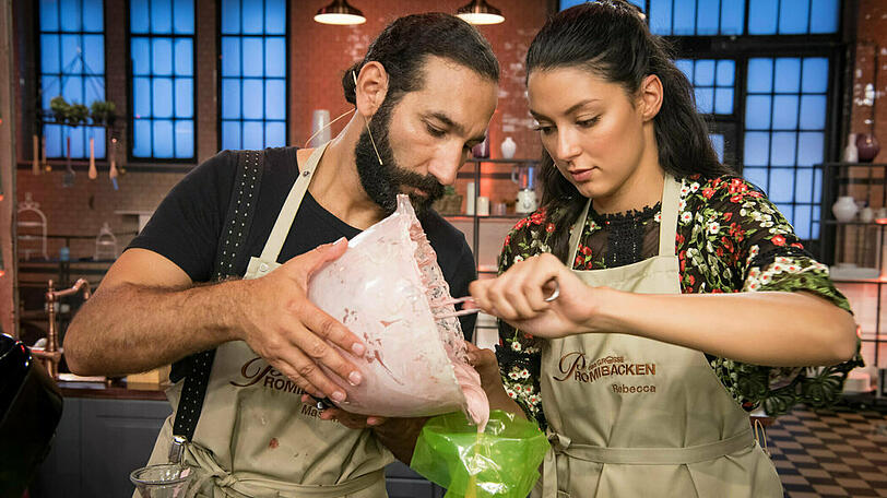 Von wegen Konkurrenzdenken: Massimo Sinató und Rebecca Mir haben sich bei den Aufgaben in "Das große Promibacken" gegenseitig geholfen