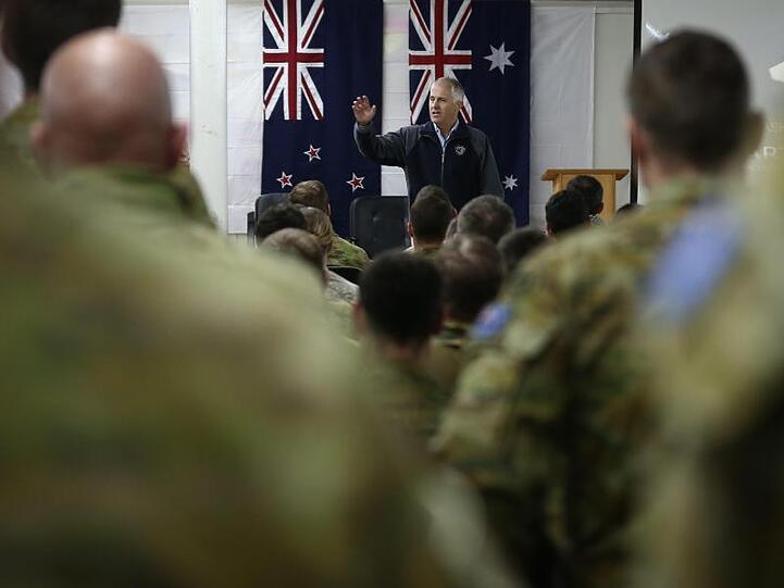Australische Soldaten im Militärkomplex in Tadschi: Die Nato zieht jetzt einen Teil ihrer Truppen aus dem Irak zurück.
