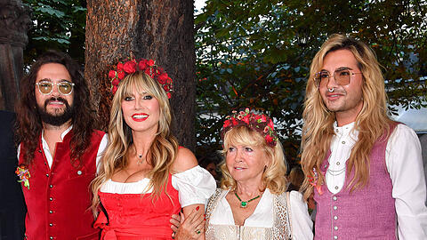 Zeigten sich beim Heidifest im Hofbräuhaus bereits in Tracht: Tom Kaulitz, Heidi Klum, deren Mutter Erna Klum sowie Bill Kaulitz