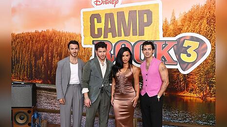 Wiedersehen auf dem roten Teppich: Demi Lovato und die Jonas Brothers bei der Premiere von "Camp Rock 3".