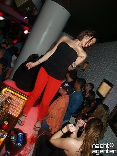 Heiße Girls und schnelle Beats: Auch unter der Woche lassen es die Münchner in den Clubs so richtig krachen. Mehr Bilder von dieser Party gibt's unter: www.nachtagenten.de.