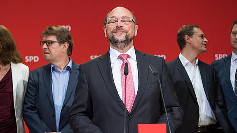 "Das ist ein schwerer Tag für die SPD. Es ist ein schwerer Tag auch für mich persönlich", sagte der Kanzlerkandidat der Sozialdemokraten, Martin Schulz.
